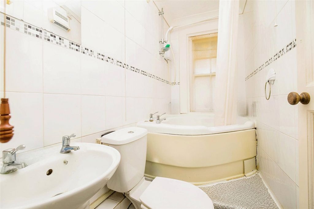 Property photo 3 of 6 Picture No. 05