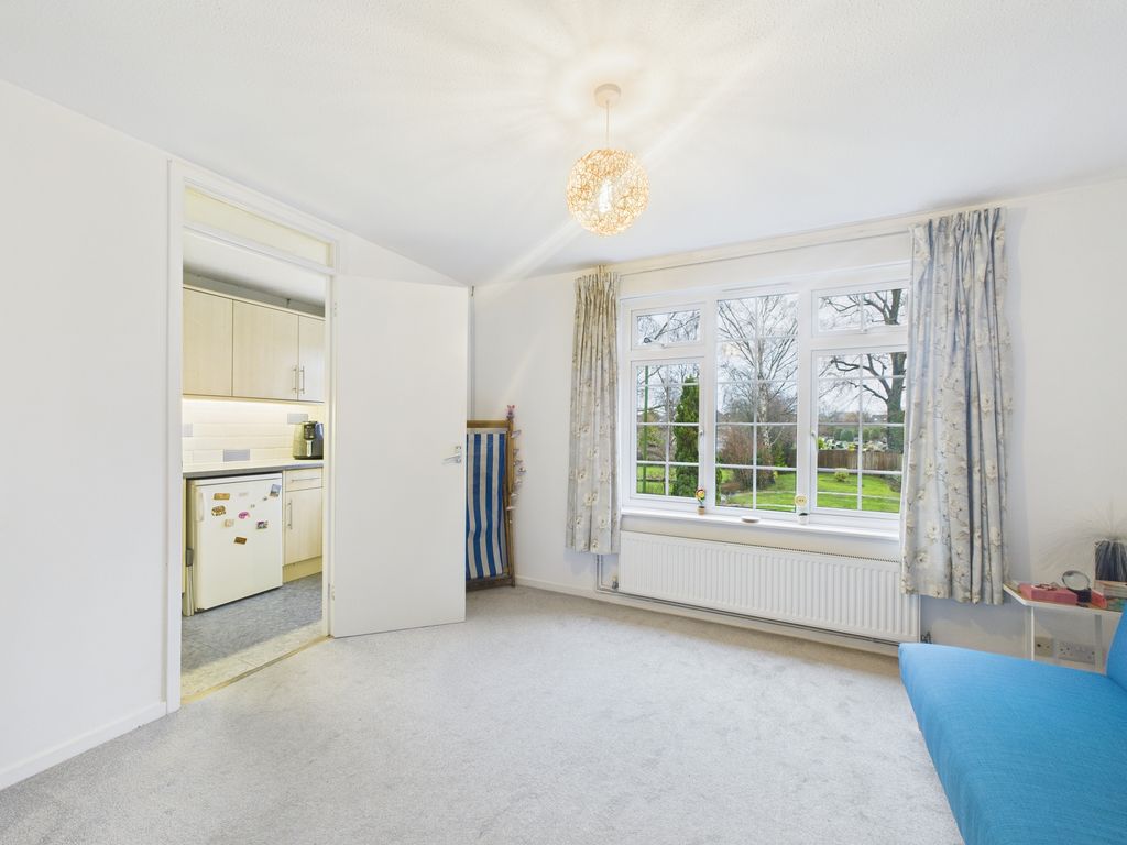 Property photo 3 of 10 Cam04018G0-Pr0416-Still010