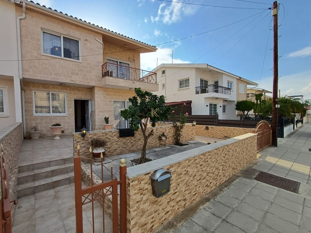 Property photo 2 of 28