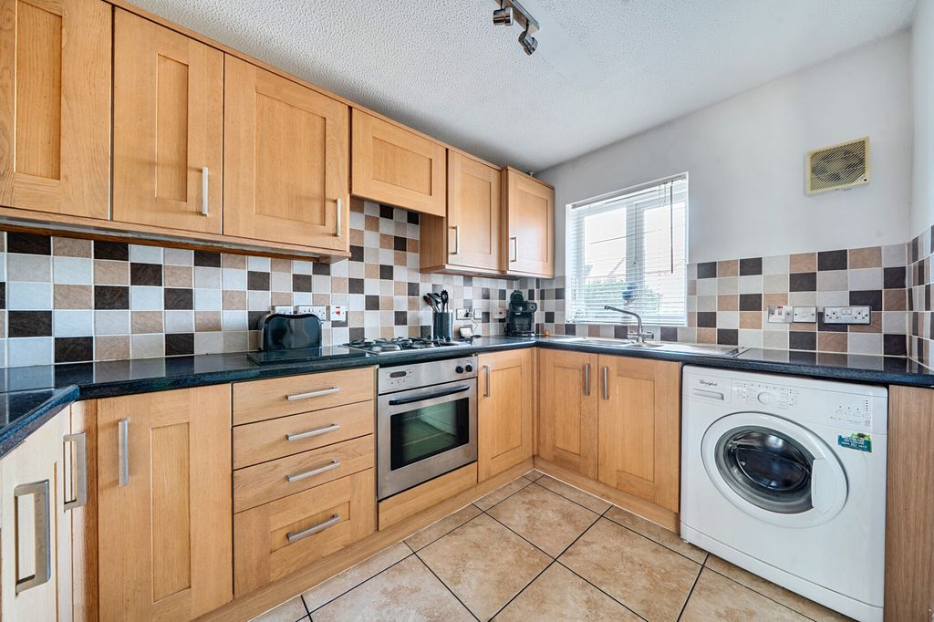 Property photo 2 of 20 Kitchen