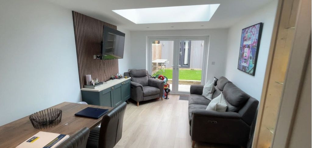 Property photo 3 of 11