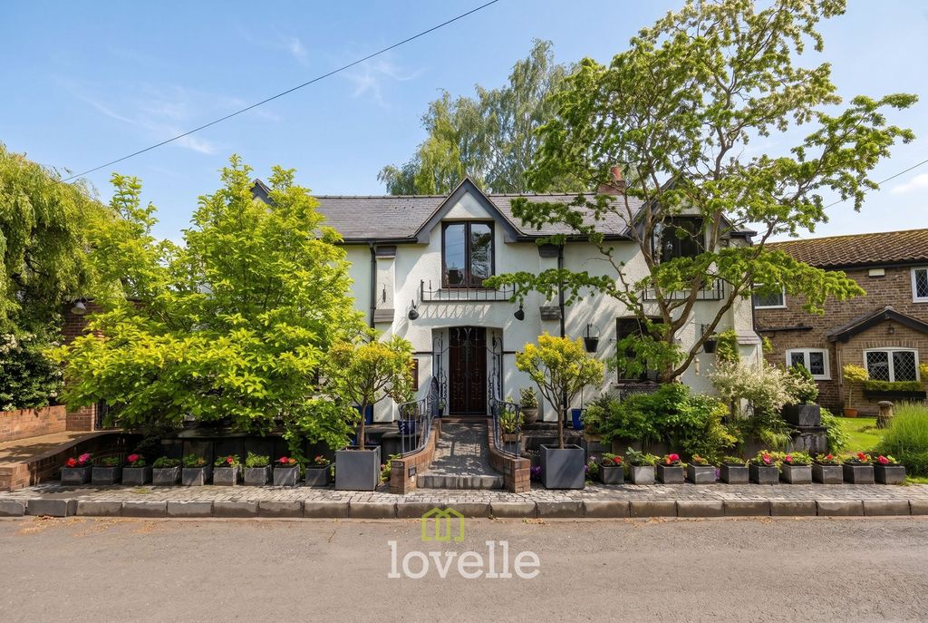 Property photo 2 of 33