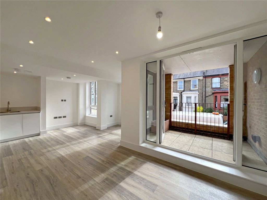 Property photo 1 of 9 Picture No. 11