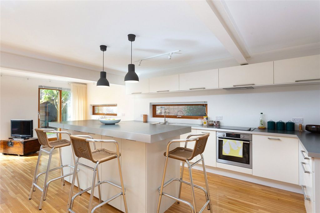 Property photo 3 of 19 Kitchen/Living