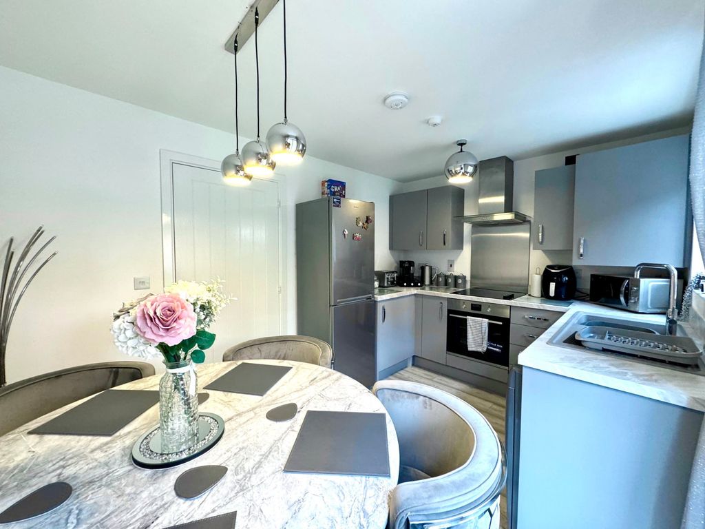 Property photo 2 of 15 Picture No. 12