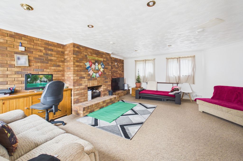 Property photo 2 of 28 Cam03259G0-Pr0238-Still001