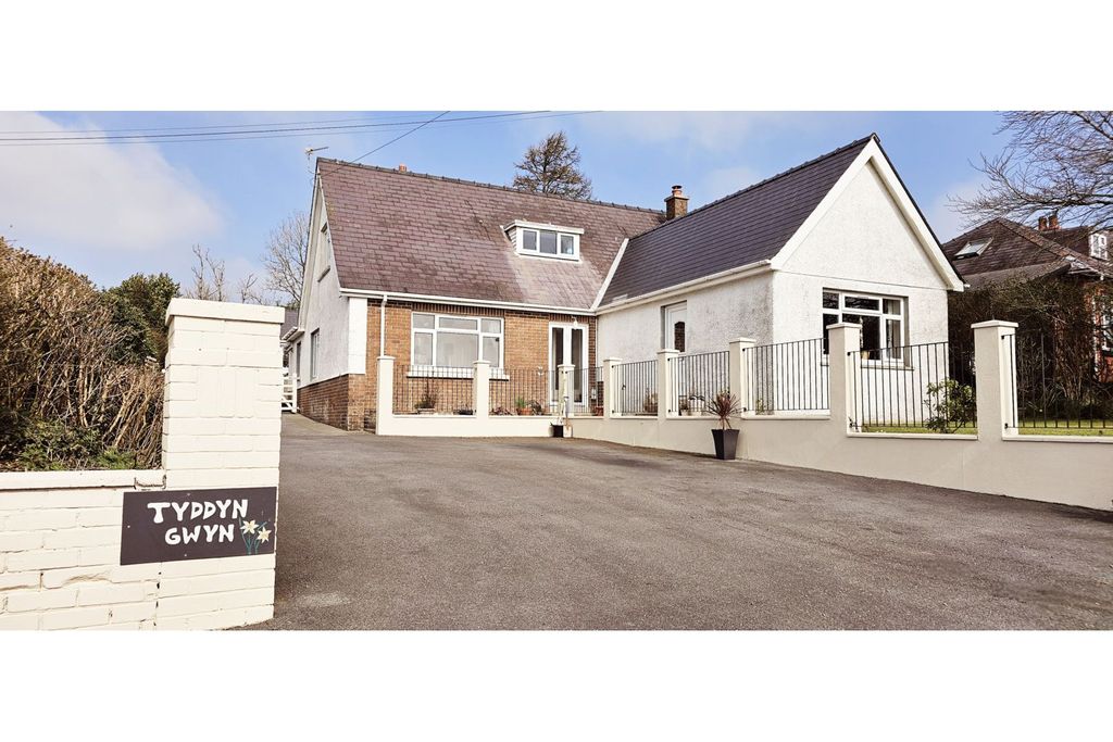 Property photo 1 of 72