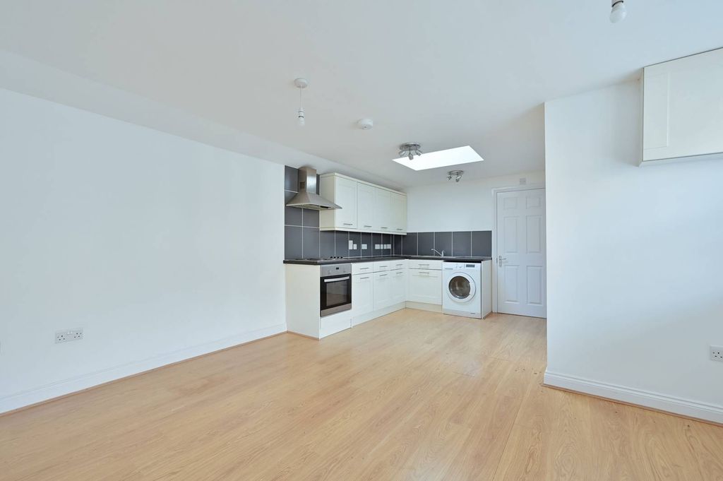 Property photo 3 of 8