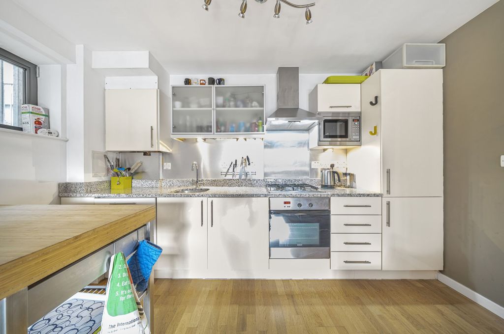 Property photo 3 of 16