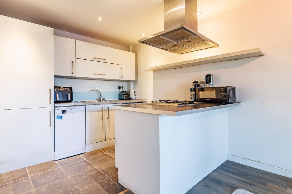 Property photo 2 of 12 4732111