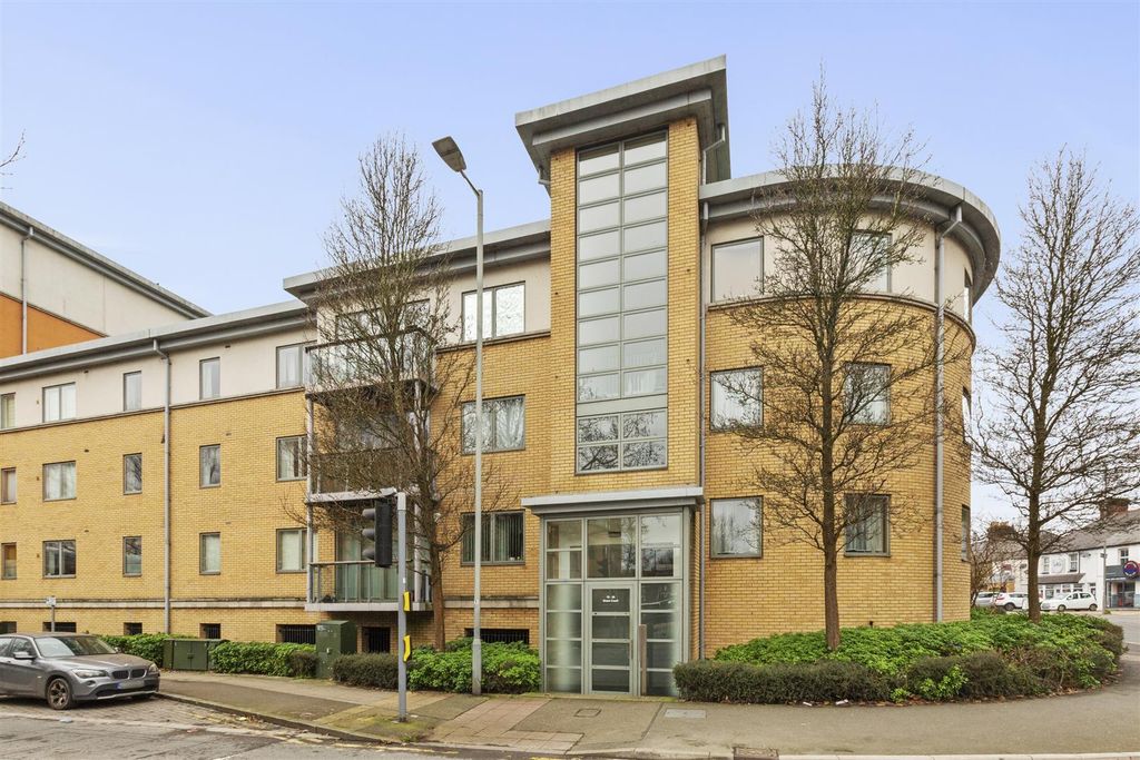 Property photo 1 of 12 15 Ream Court, Ryemead Boulevard, Hp11 1Gg-15.Jpg