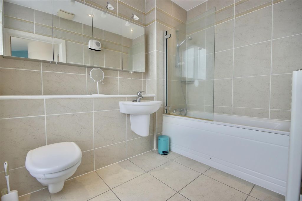 Additional image 7 of 2 bed flat for saleGunwharf Quays, Portsmouth PO1