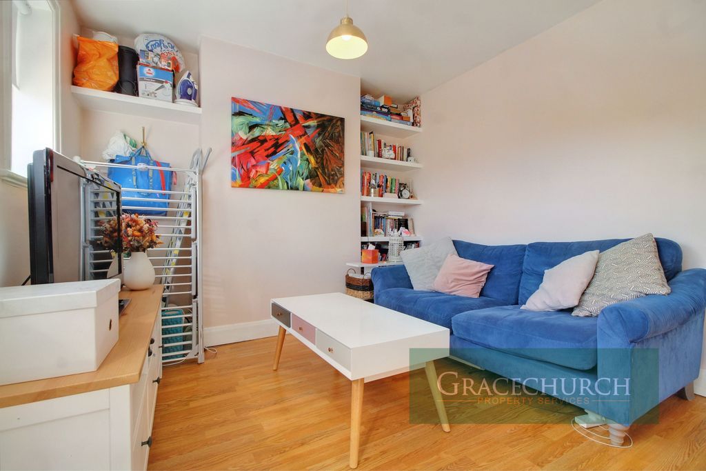 Property photo 3 of 7 Lounge