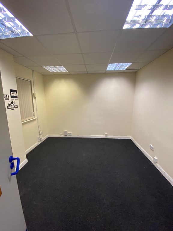 Property photo 3 of 5 Office