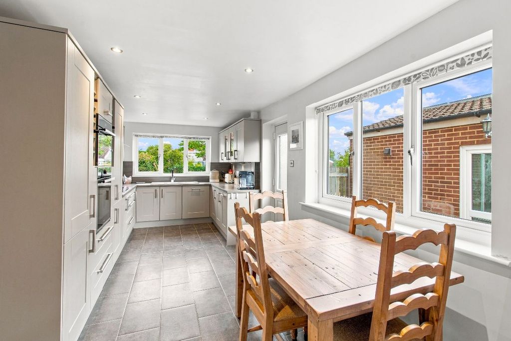 Property photo 2 of 33