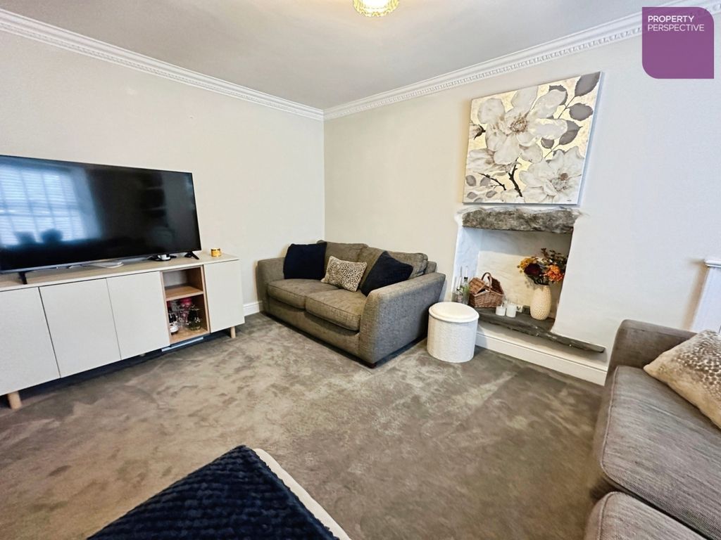 Property photo 3 of 17 Lounge