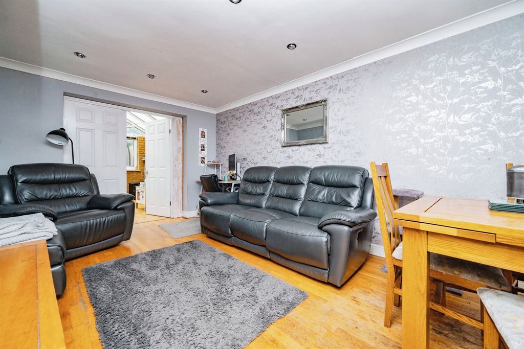 Property photo 2 of 21