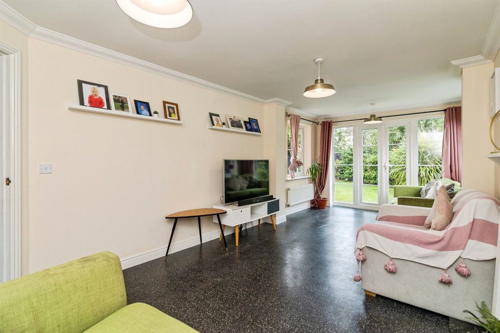 Property photo 2 of 17