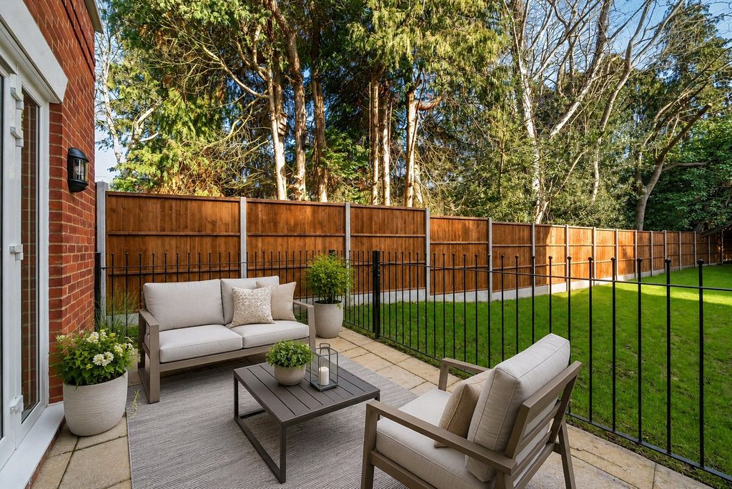 Property photo 2 of 10 Terrace