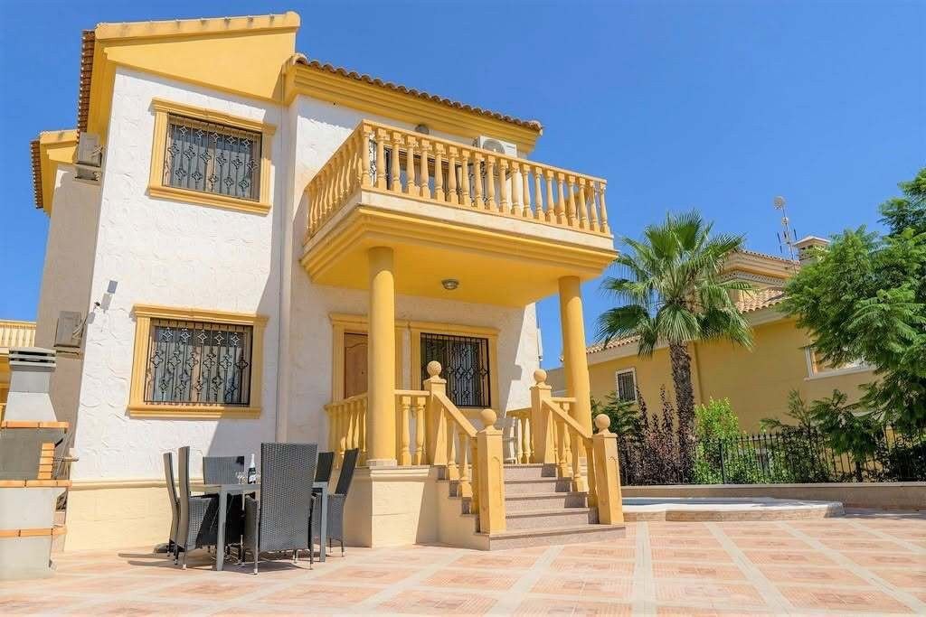 Property photo 3 of 31