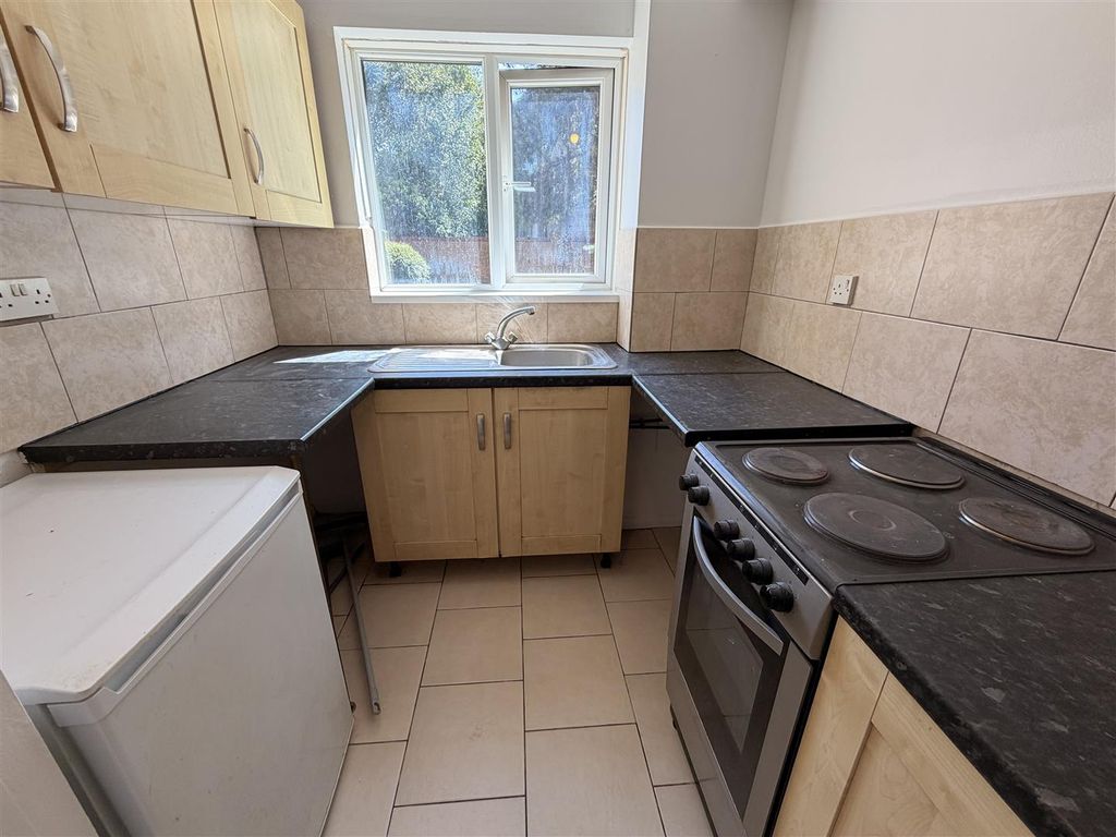 Property photo 3 of 10 Kitchen 2.Jpg