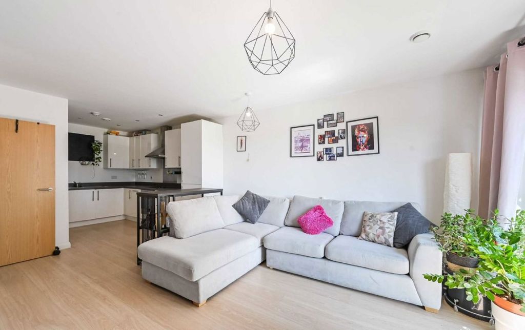 Property photo 2 of 8