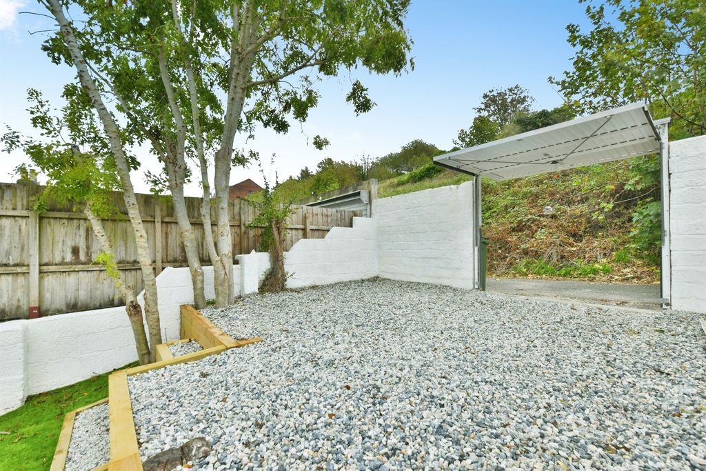 Property photo 2 of 33