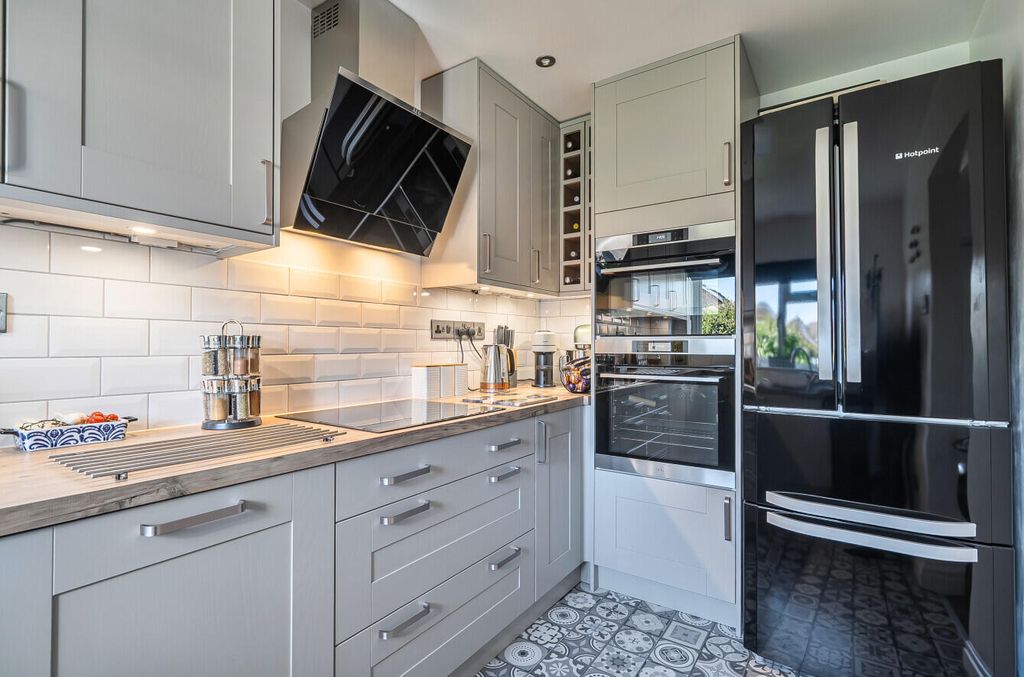 Property photo 2 of 17 Kitchen