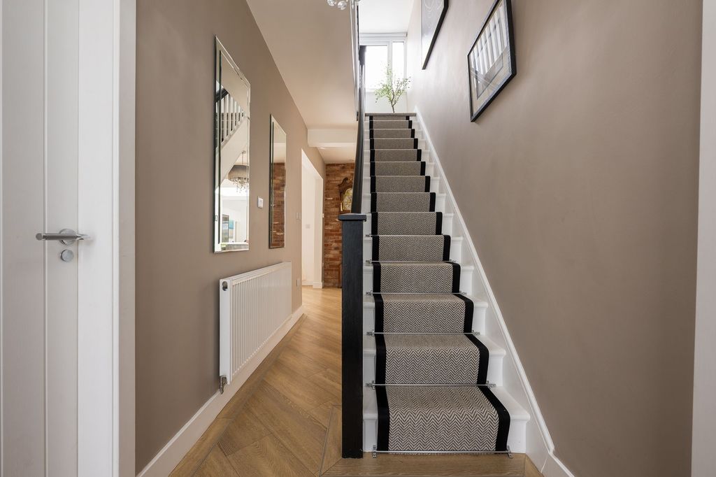 Property photo 3 of 46 Hallway
