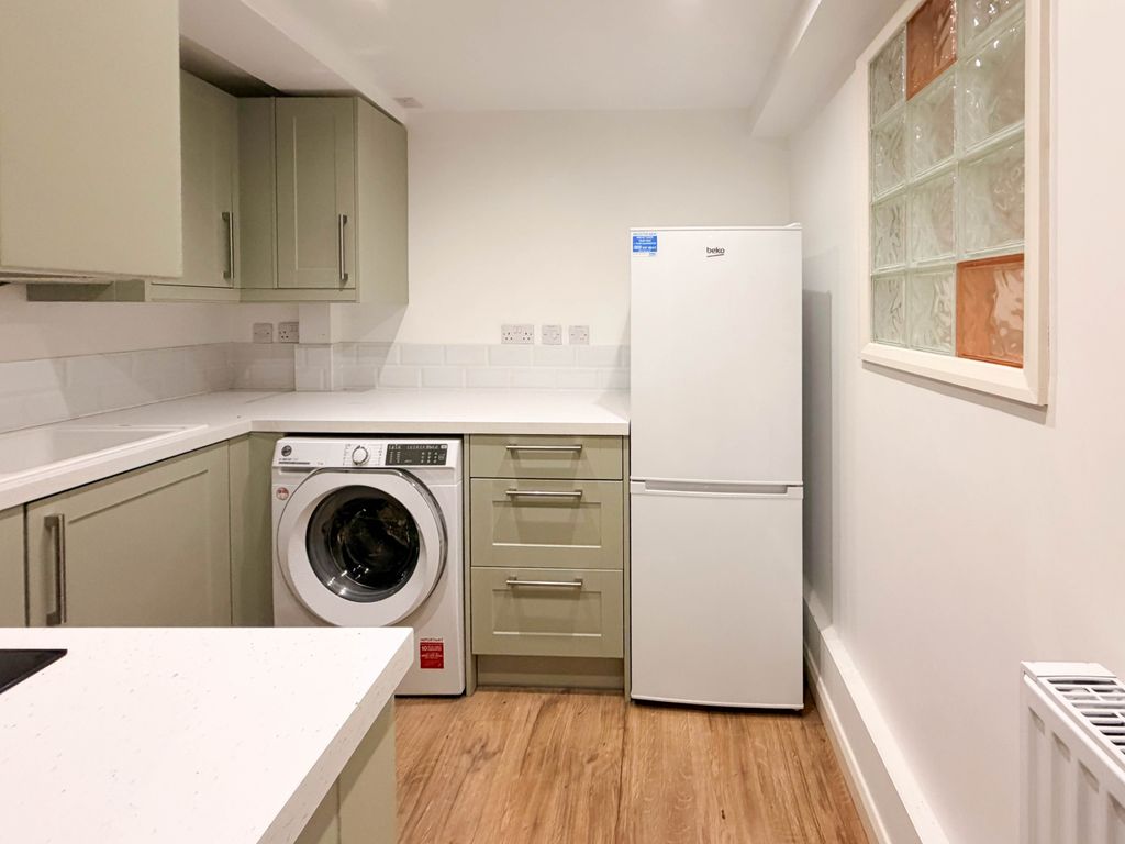 Property photo 3 of 11 B