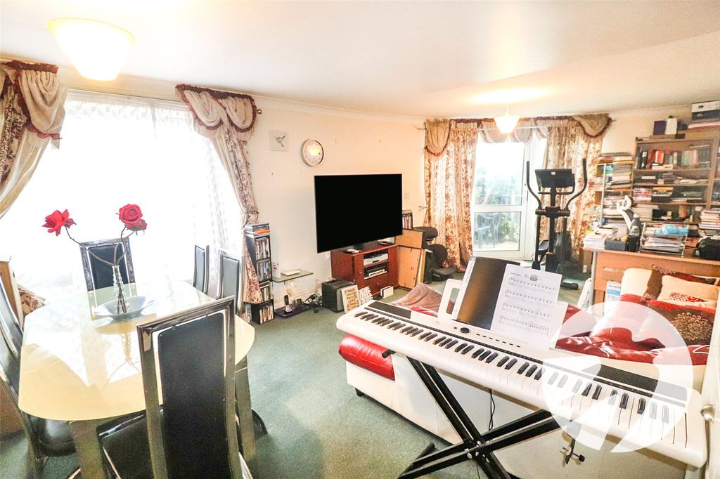 Property photo 2 of 16 Picture No. 21