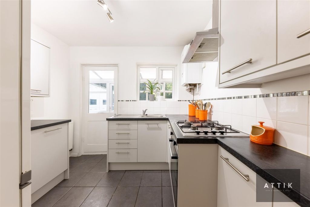 Property photo 3 of 19 Attik-20.Jpg
