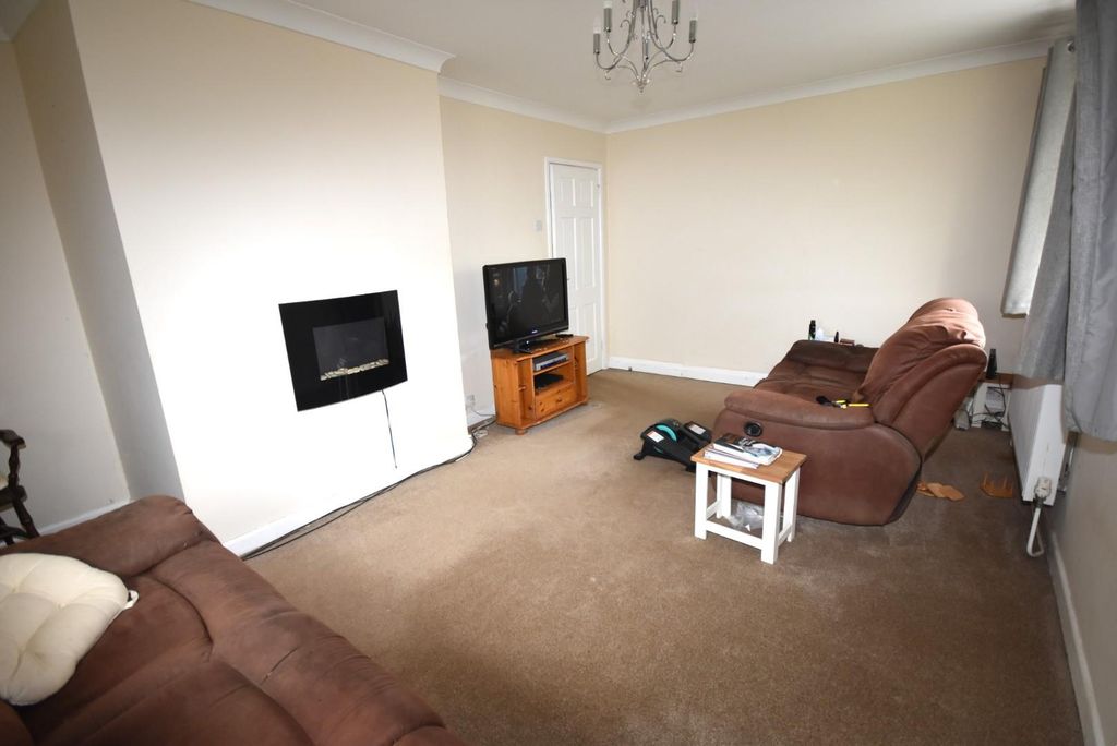 Property photo 3 of 12 Lounge.Jpg