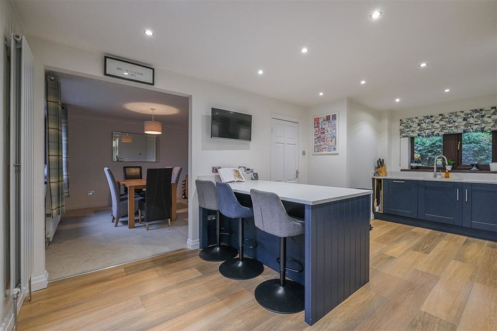 Property photo 2 of 37
