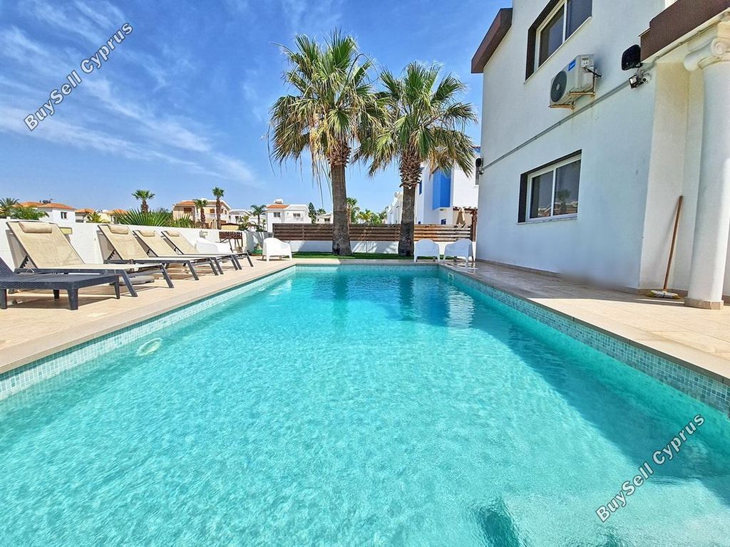 Property photo 2 of 41