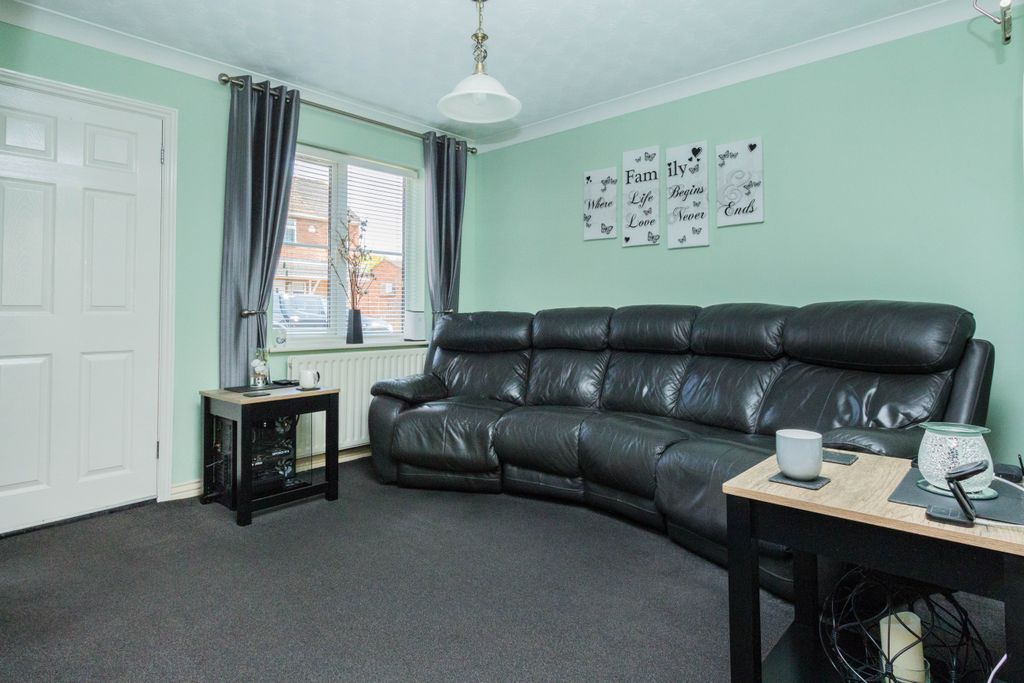 Property photo 3 of 14 Lounge