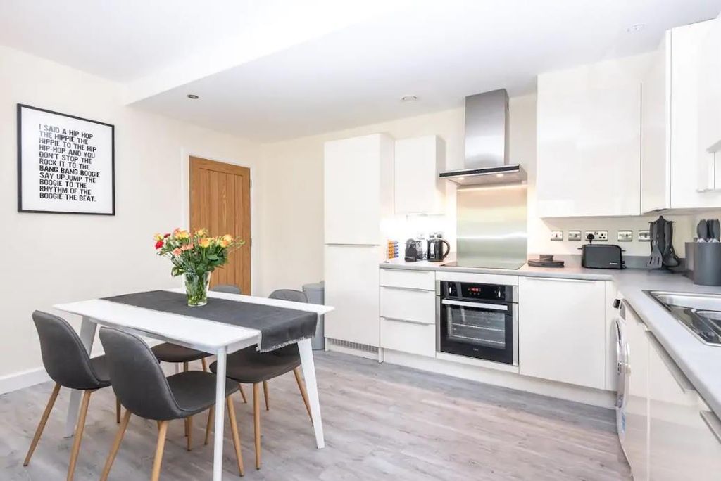 Property photo 3 of 10 Picture 3