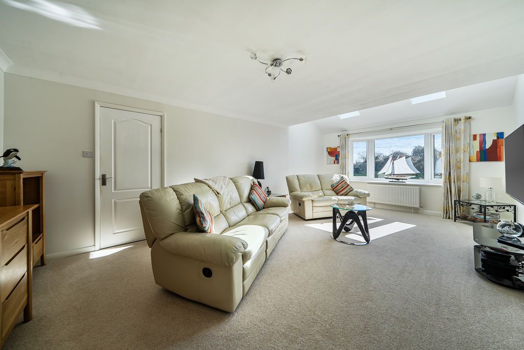 Property photo 3 of 22 Lounge