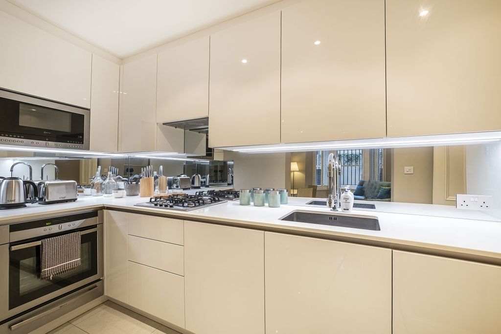 Property photo 3 of 12 Flat-1-88-Beaufor...