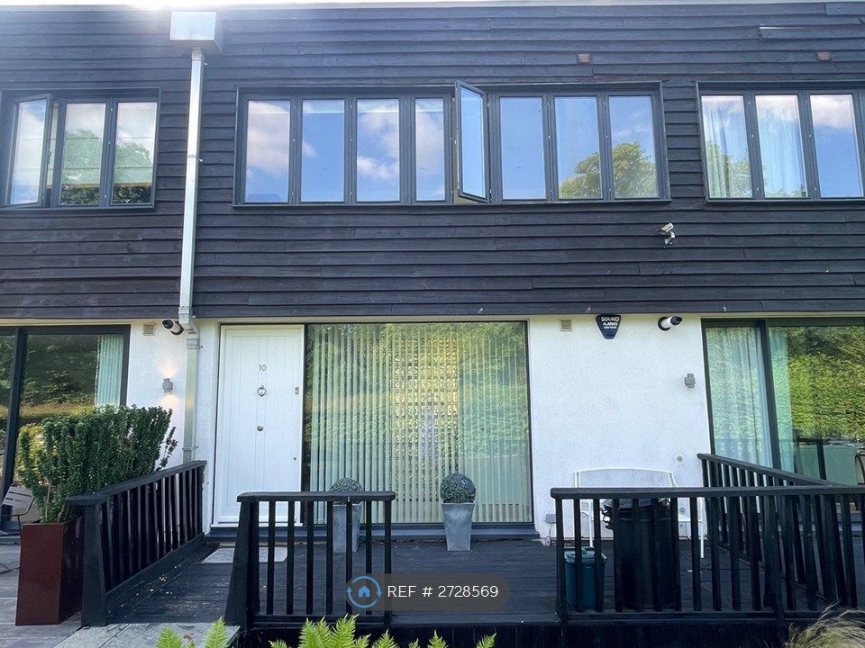 Property photo 3 of 24 Front Entrance