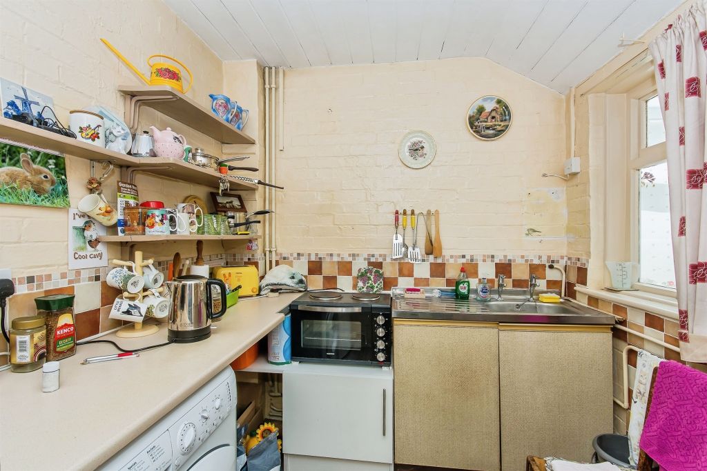 Property photo 2 of 25