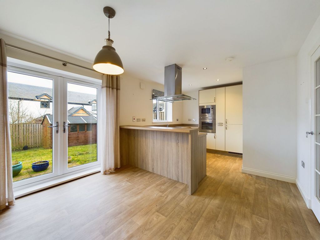 Property photo 3 of 14 Kitchen/Dining