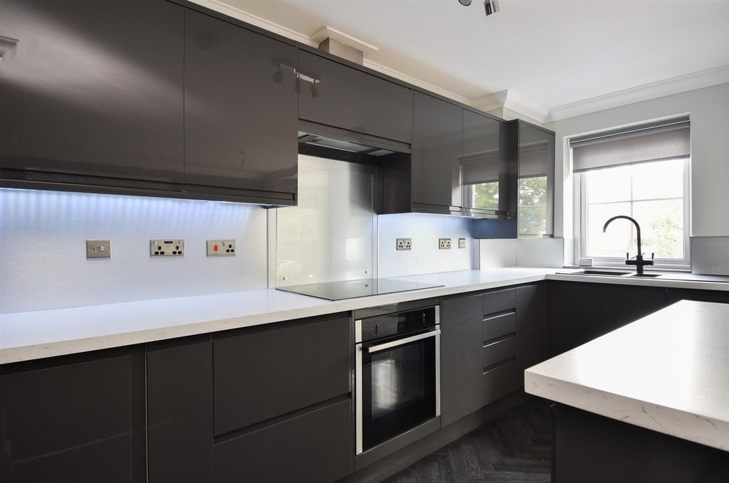 Property photo 3 of 14 Kitchen