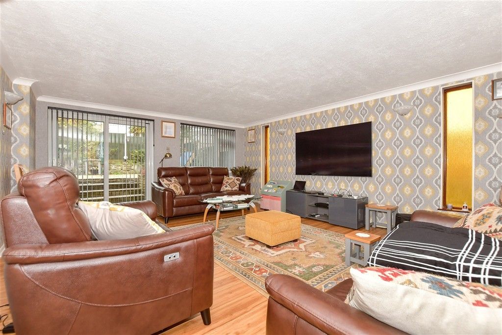 Property photo 3 of 10 Lounge