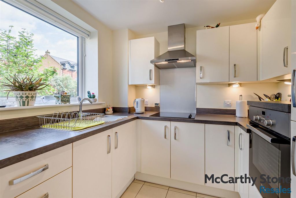 Property photo 3 of 17 Kitchen