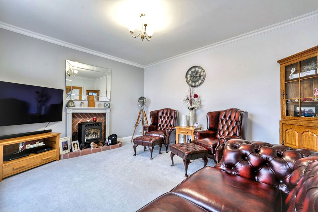 Property photo 3 of 21