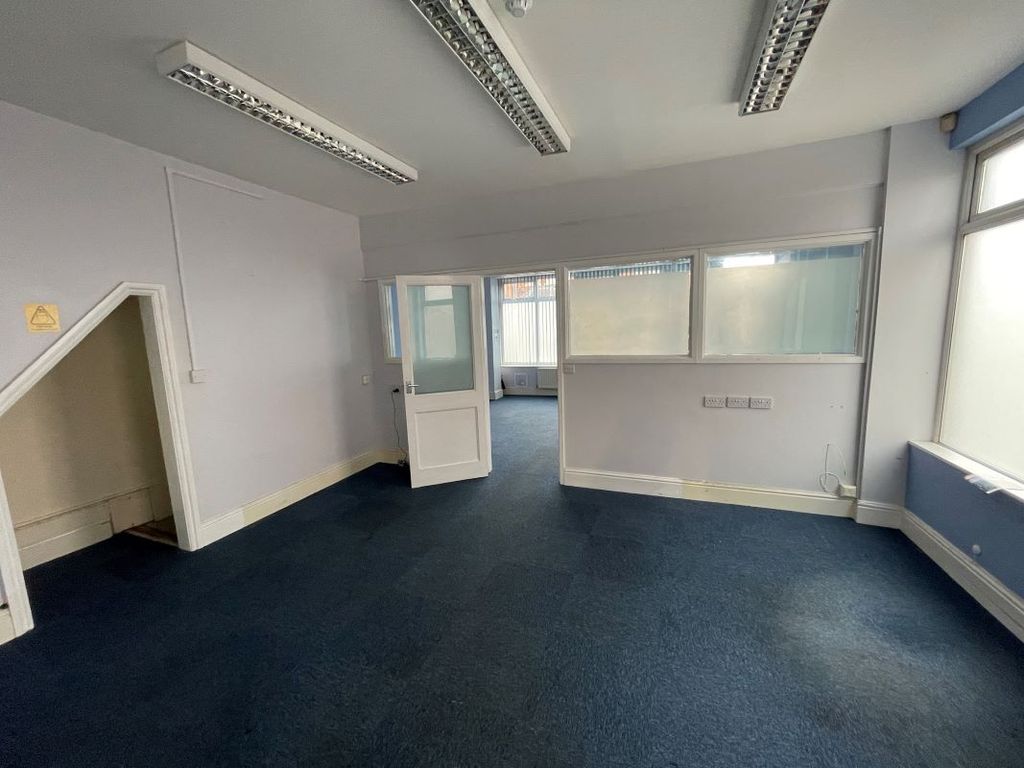 Property photo 3 of 28