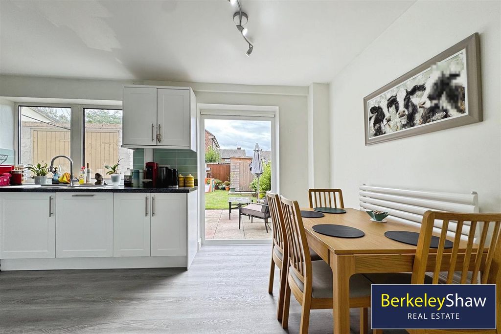 Property photo 3 of 15 Kitchen Diner