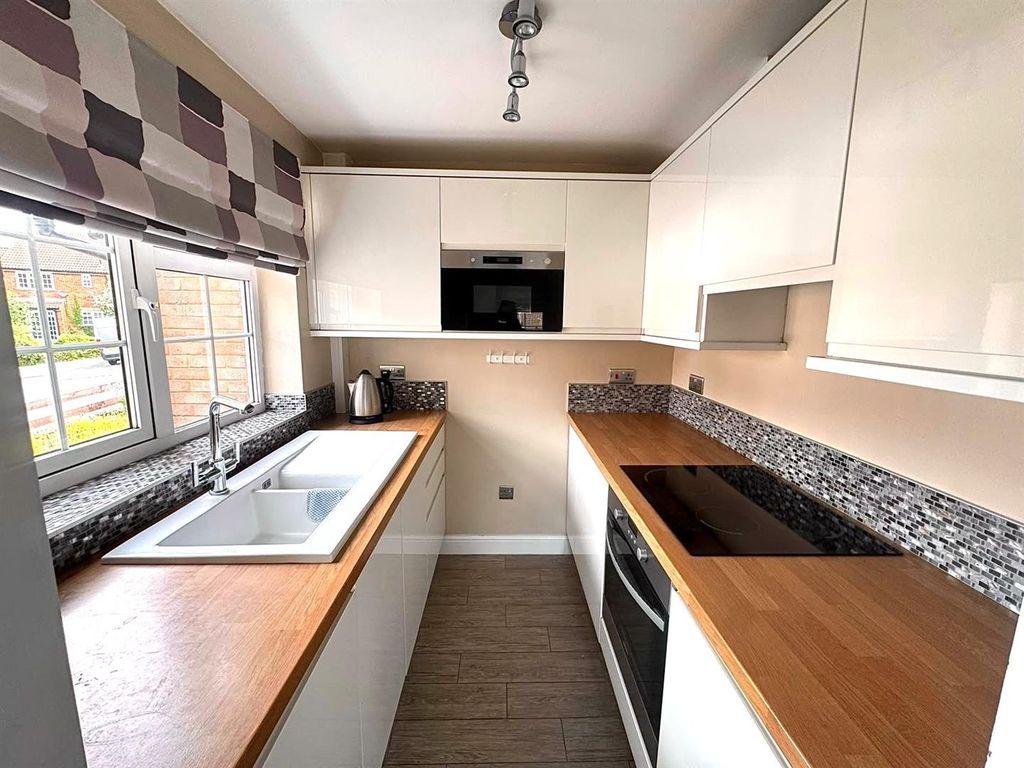 Property photo 2 of 8 Kitchen