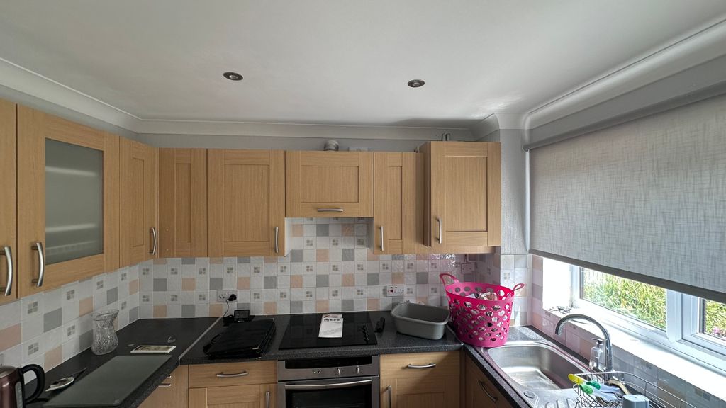 Property photo 3 of 9 Kitchen